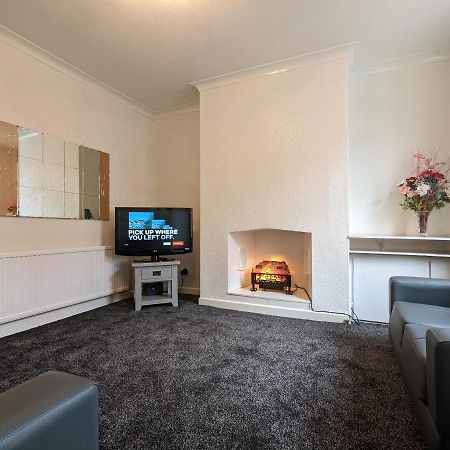 Moon Holiday Townhouse Free Parkingprivate Garden Blackpool Exterior photo