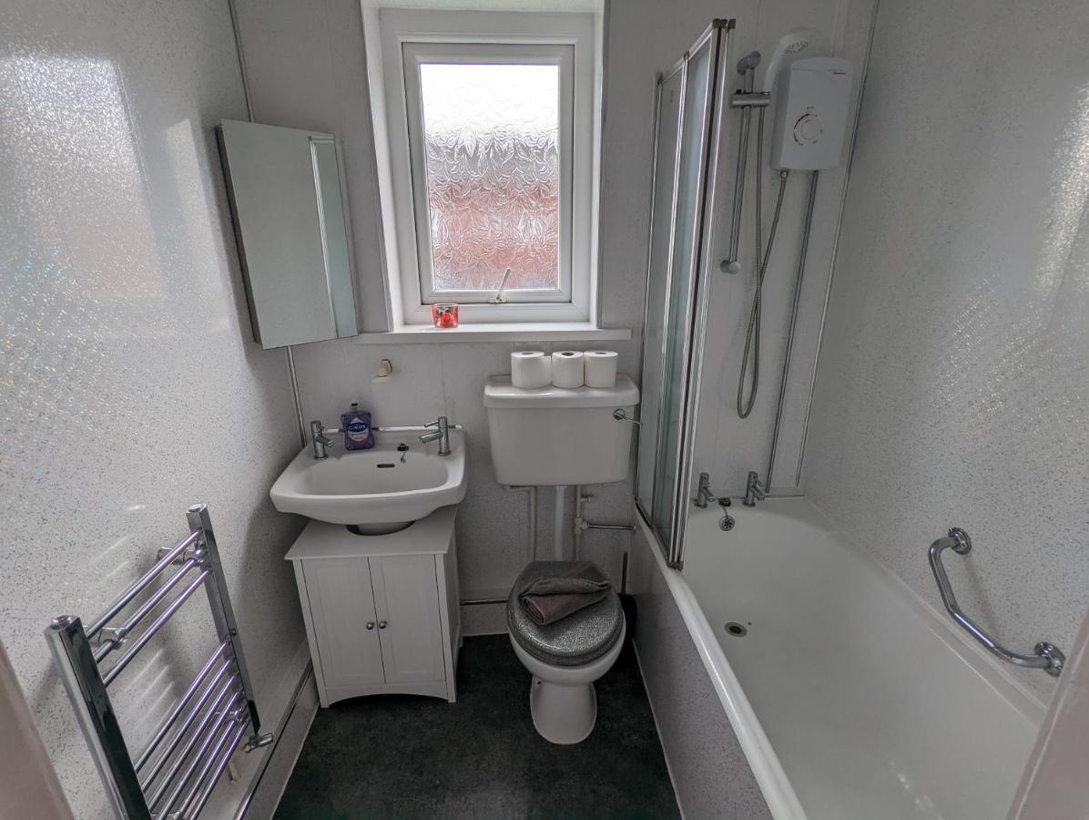 Moon Holiday Townhouse Free Parkingprivate Garden Blackpool Exterior photo