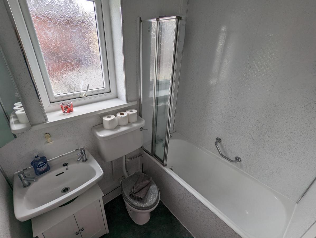 Moon Holiday Townhouse Free Parkingprivate Garden Blackpool Exterior photo